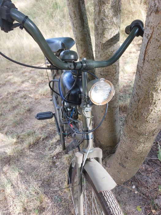 Szwedzki rower wojskowy Monark M104A z silnikiem spalinowym