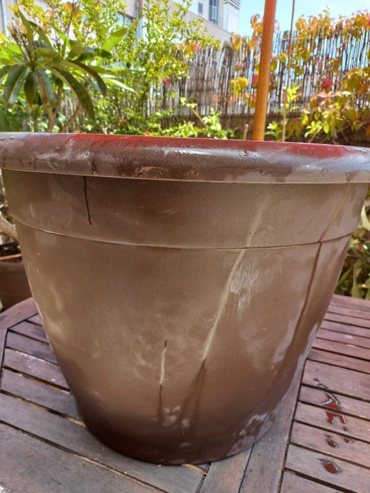 Vaso em material bastante resistente diâmetro 65cm