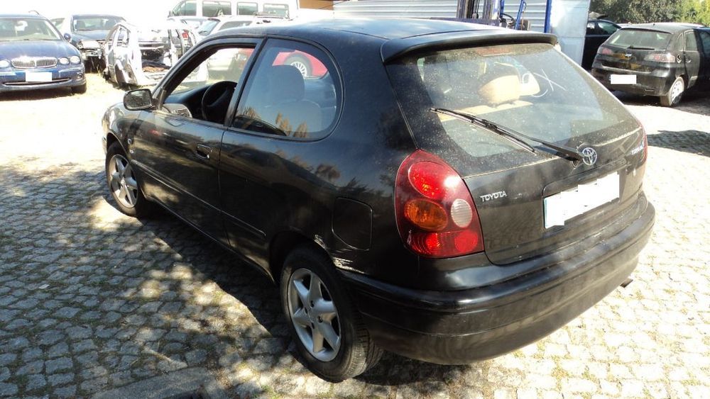 Toyota Corolla E11 1.6 3P 2001 - Para Peças