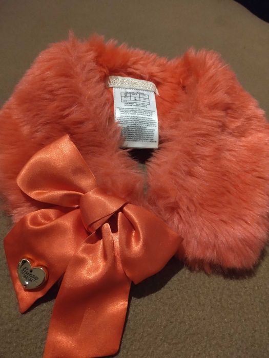 Gola pêlo Guess menina