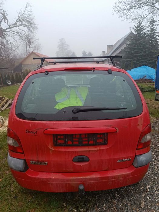 Maska samochodu Renault Megane scenic oraz tylna szyba otwierana Renau