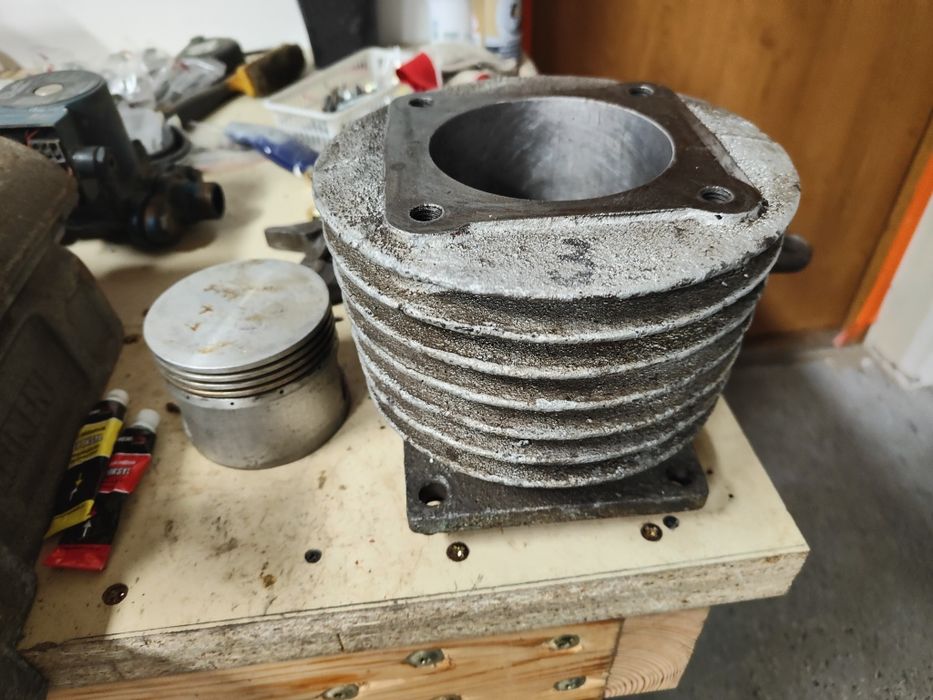 Części sprężarki WAN AW S1P135 Gdynia koło pasowe tłoki cylindry wał