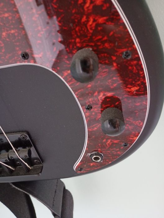 Gitara basowa i wzmacniacz