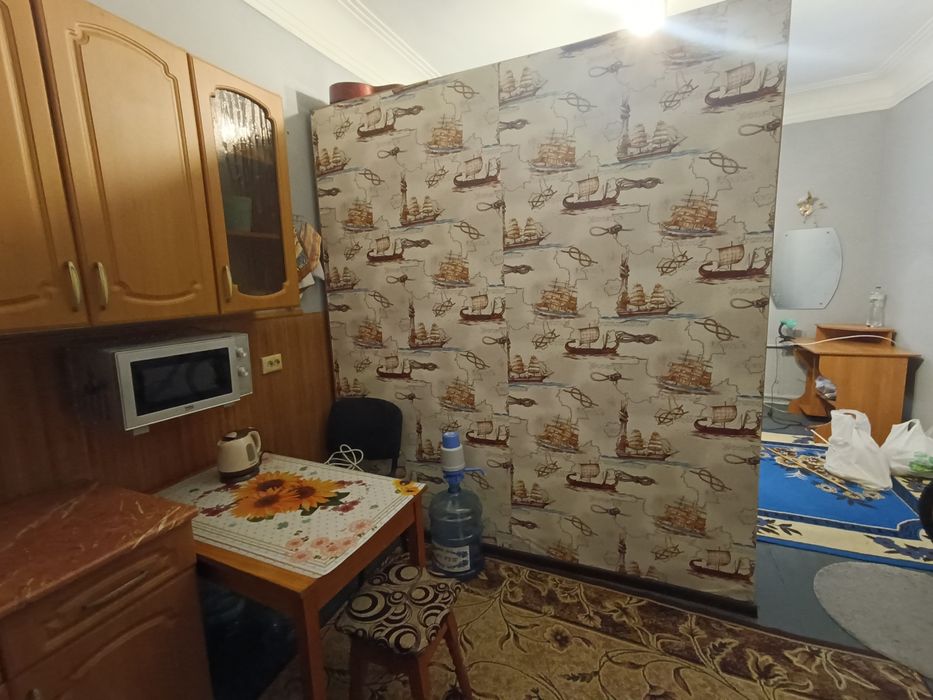 Продається окрема кімната 19м2 метро Нивки