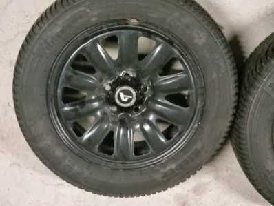 Sprzedam opony z felgami do samochodu Ford