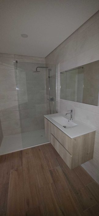 T2 amplo com Suíte em Anadia:  700€/mês!