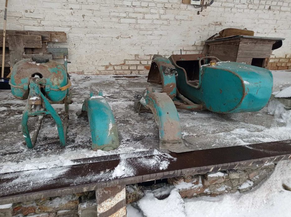 Мотоцикл Урал під реставраціїю