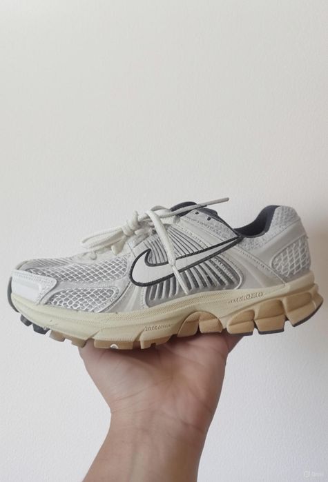 Nike Wmns Zoom Vomero 5