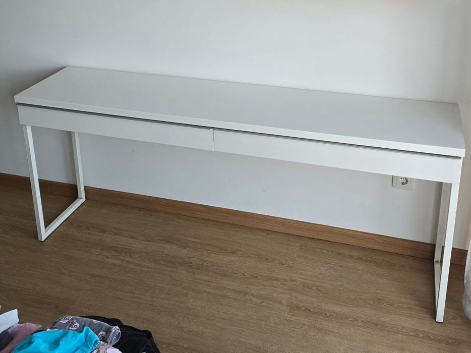 Secretária Ikea Besta Burs
