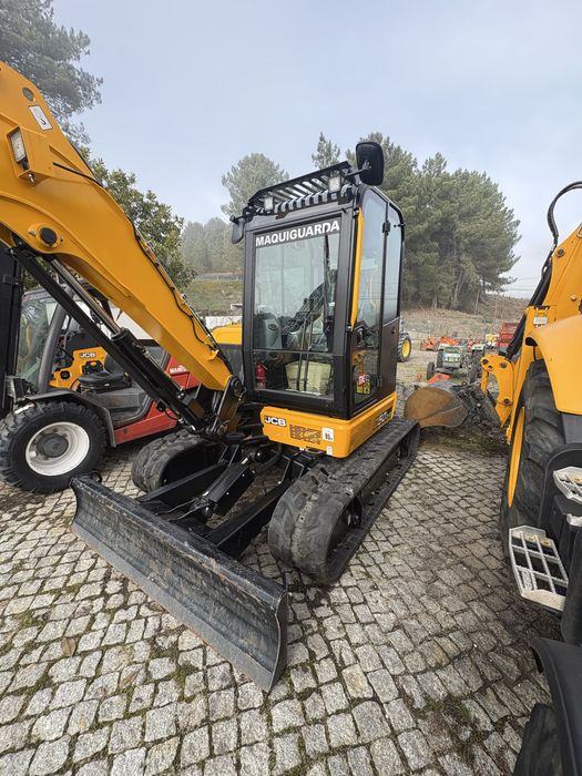 Mini-escavadora JCB 50z c/ 20horas