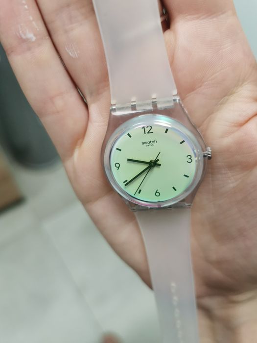 Zegarek swatch gent unisex opalizująca tarcza zmienia kolor