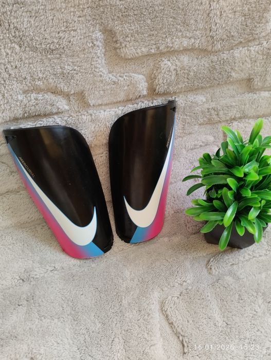 футбольні щитки Nike Mercurial  на ріст 160-170
