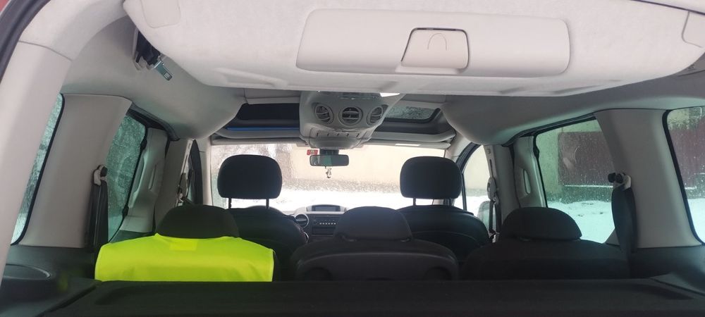 Продам Пежо- партнер 2008 р.в
1.6 бензин.ел.пакет.2 -зонний клімат--