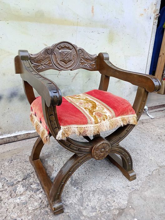 Fotel nożycowy Dantego tron Rycerski