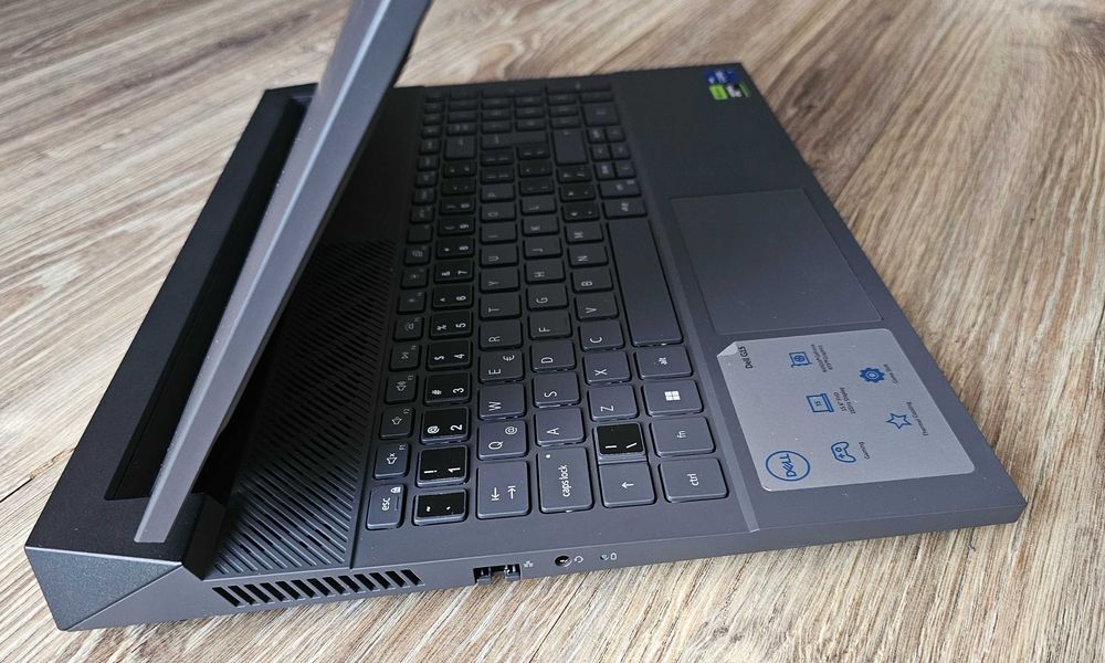 Laptop Gamingowy Dell G15 5530 / i7-13650HX /  RTX4060 / RAM 32Gb