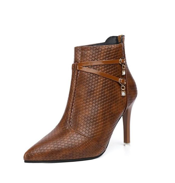 Модні чоботи на каблуку