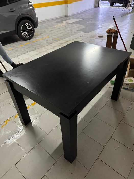 Mesa de jantar preta