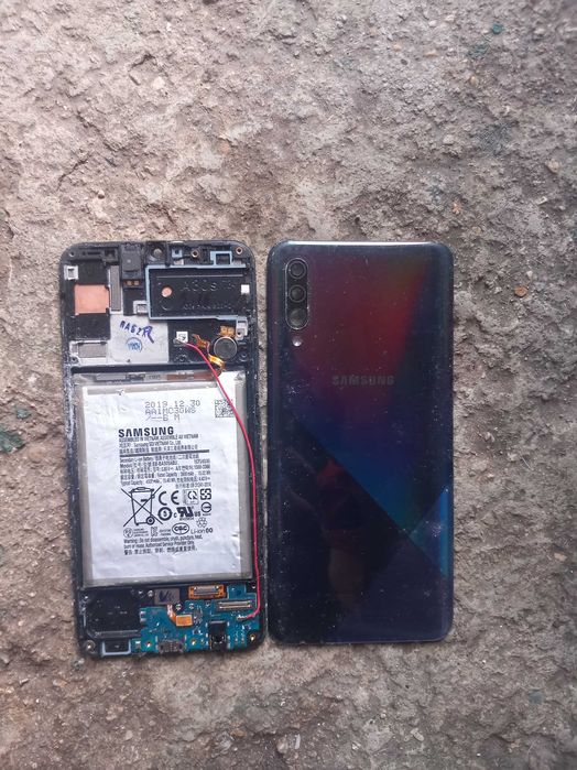 Telemóvel Samsung A30.