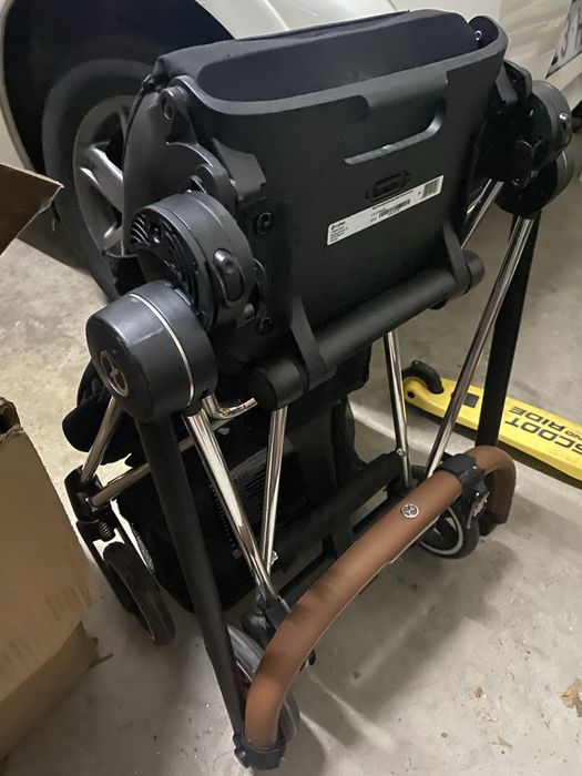 Carrinho + ovo + base carro CYBEX