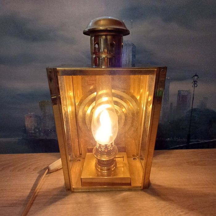 Stara lampa elektryczna