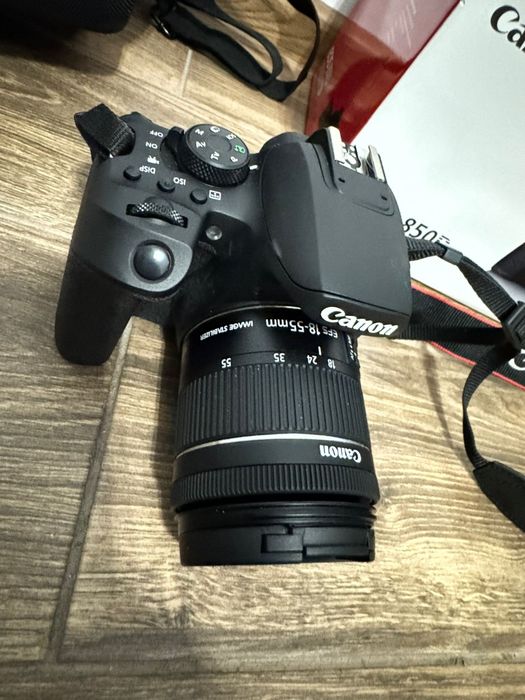 Lustrzanka Canon EOS 850D