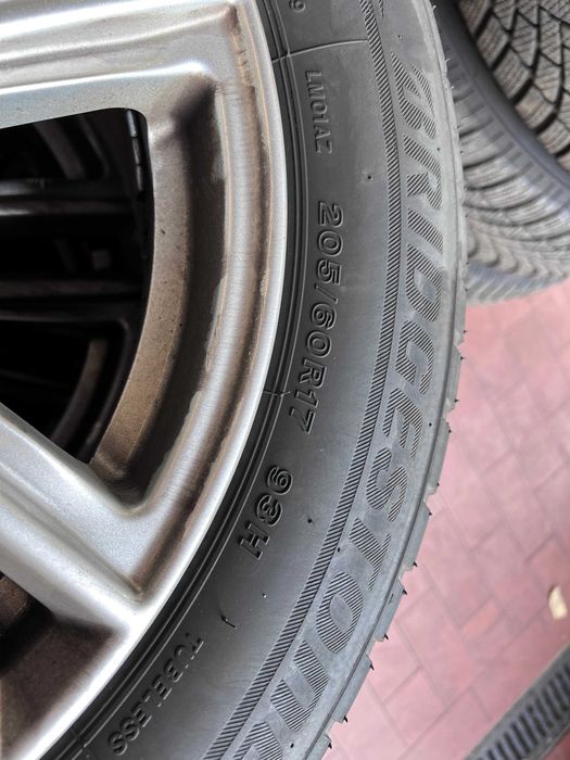 4 pneus de inverno Bridgestone 205/60R17