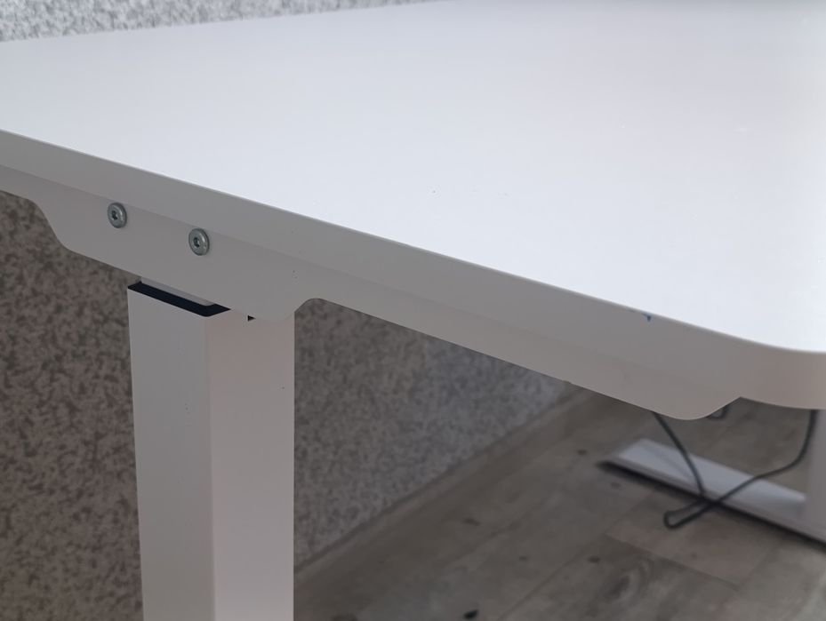 Стіл з регулюванням висоти e-table від Kulik System SNITE