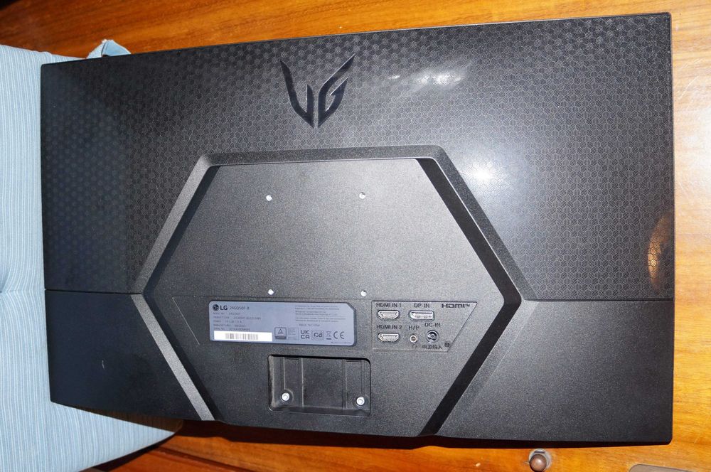 Monitor LG (ecrã partido): 1 euro