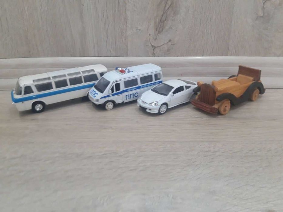 Колекція колекційних машинок 1:43