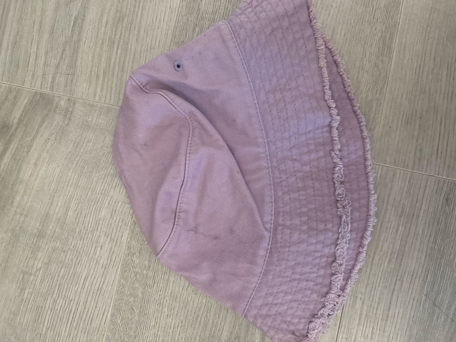 fioletowy bucket hat h&m
