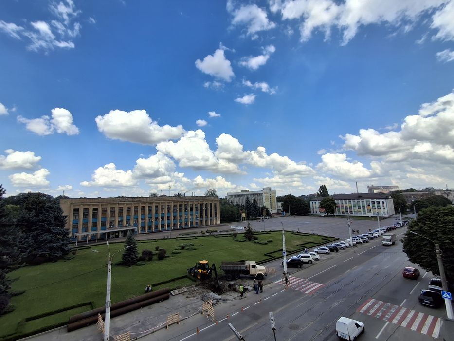 Продам 2к в центре города