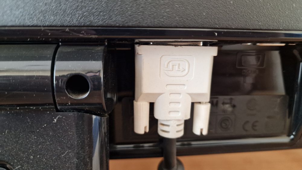 Monitor BENQ  ET-0030-B  razem z przewodami GWARANCJA  ROZRUCHOWA