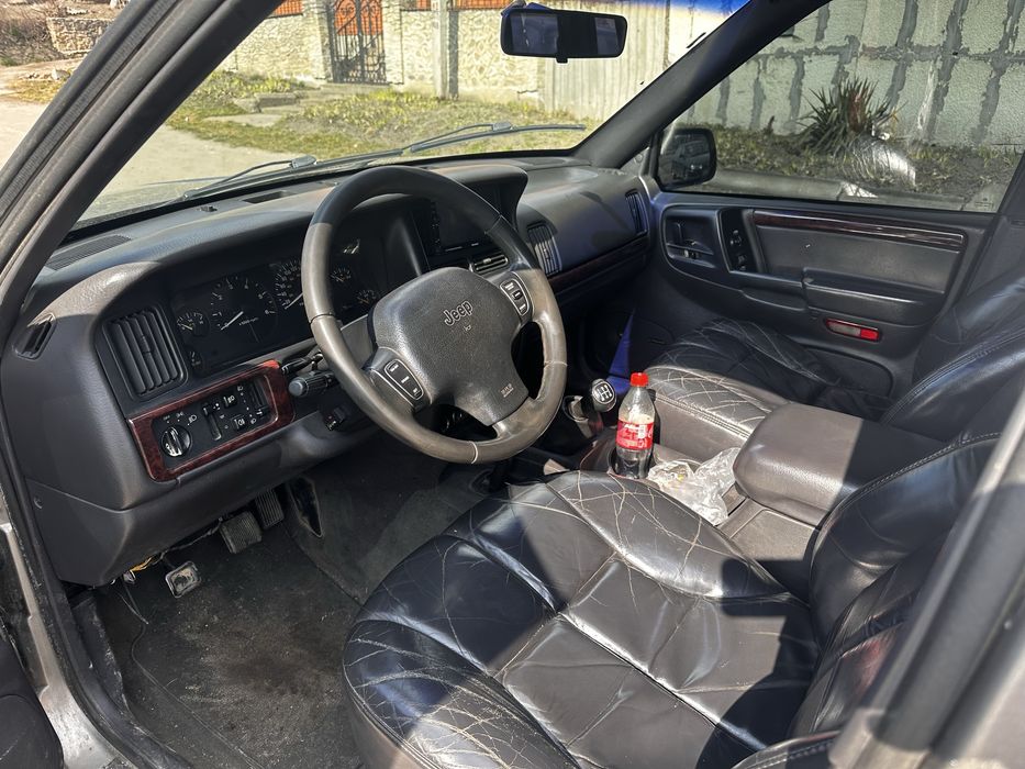 Jeep cheroke на повному ходу