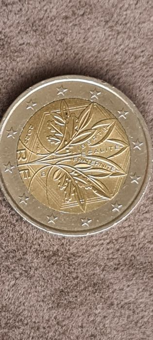 Moeda de 2 euros com o desenho nacional da França, introduzido em 2022