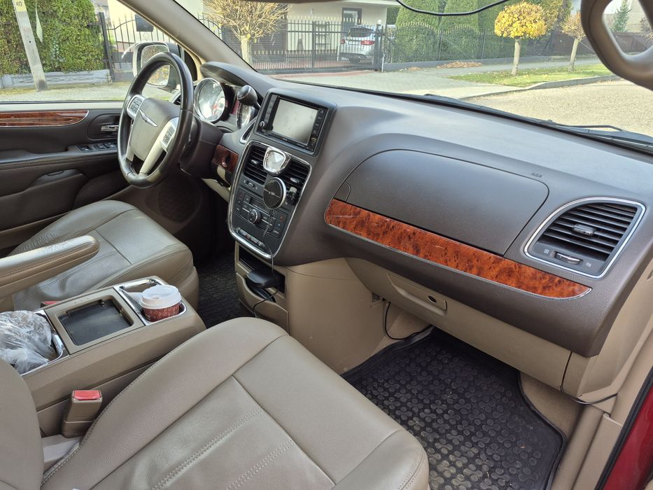 Chrysler Town Country