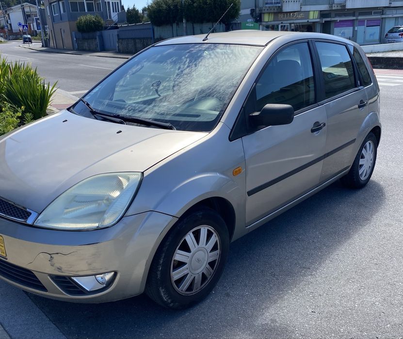 Ford fiesta 1.2 ano 2003.