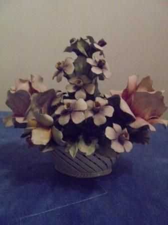 Linda Estatueta em Loiça Finíssima