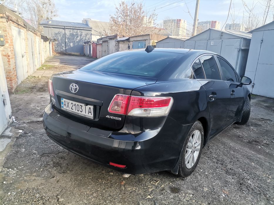 Тойота Авенсис 2011