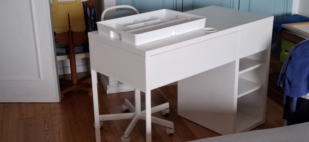 Secretária criança branca