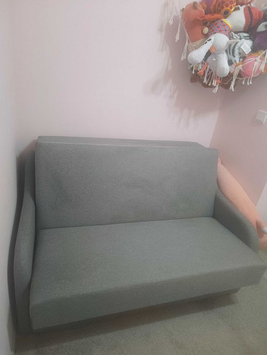 Rozkładana sofa ,,amerykanka,, z funkcją spania i skrzynią na pościel - dwuosobowa 130x197 cm powierzchnia spania