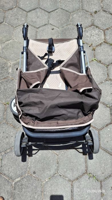 Carrinho passeio compacto bebé