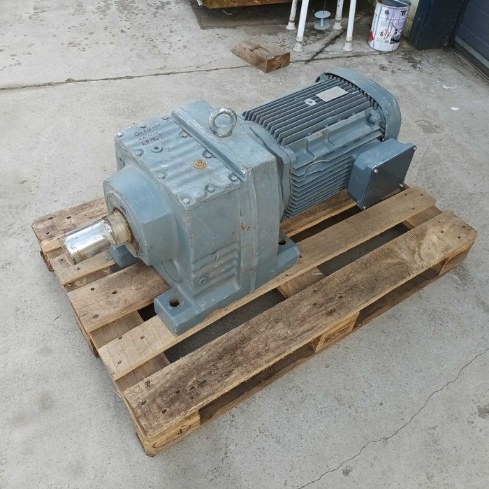 Motoreduktor Sew 11kw 48 onr/min oś 70mm