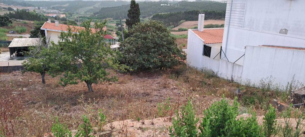 Terreno Urbano 491 m² na Marteleira – Estudo p/ Moradia 300 m² (Lourinhã)