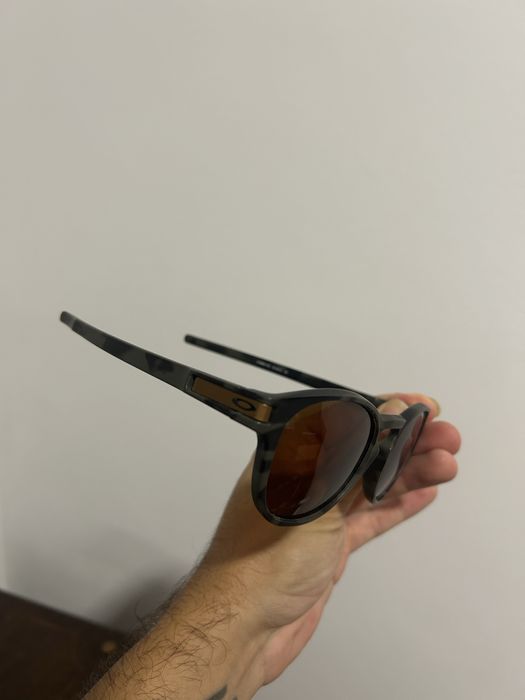Oakley latch original