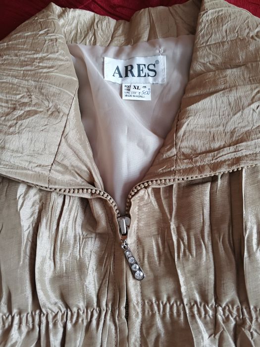 Продам ветровку новою Корея  ткань жатка на подкладе размер ХЛ