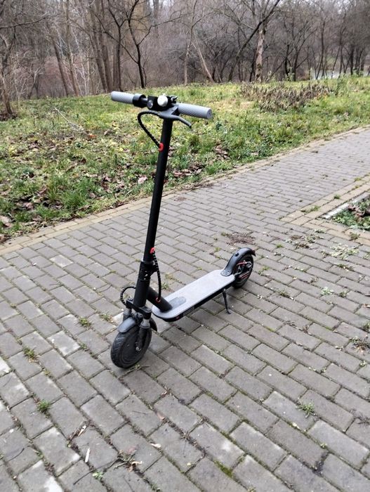 Продаю електросамокат терміново. Стан хороший, акумулятор тримає добре