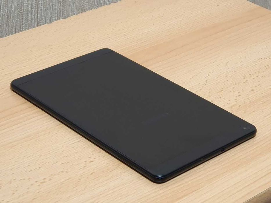 Планшет Samsung Galaxy Tab A 8.0" (2019) 2/32GB LTE Black (SM-T295NZKASEK) У ідеальному стані. Батарея тримає 20 годин.