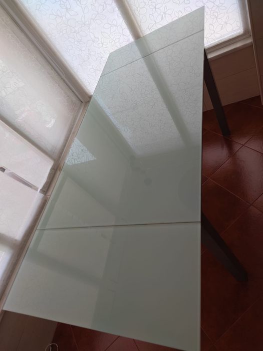 Mesa cozinha em vidro temperado e extensível