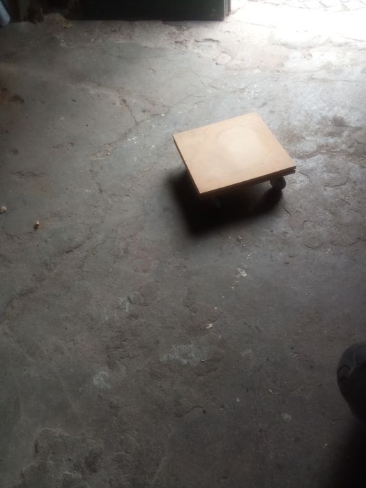 Carrinho transporte eletrodomésticos.