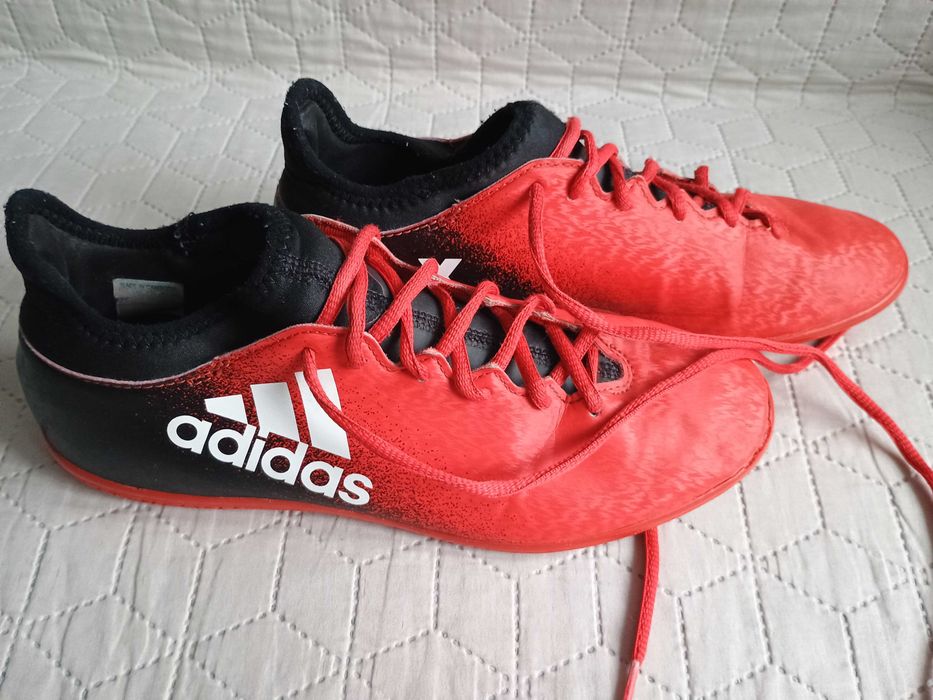 Halówki piłkarskie Adidas z tzw. skarpetą r.42 i 2/3
